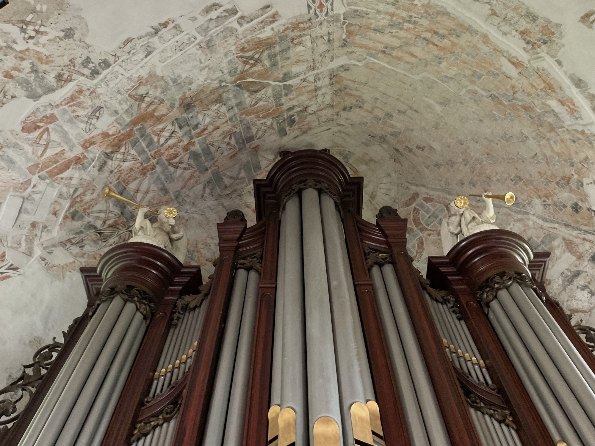 Gewelschilderingen boven het orgel. Foto: ©Jur Kuipers.